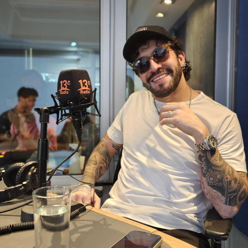 Edo Caroe en Radio 13C.