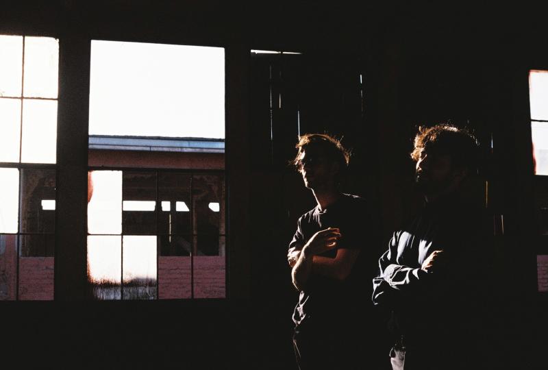 Conoce la música de IIOII: Un espacio de tranquilidad y reflexión en "South Plug".