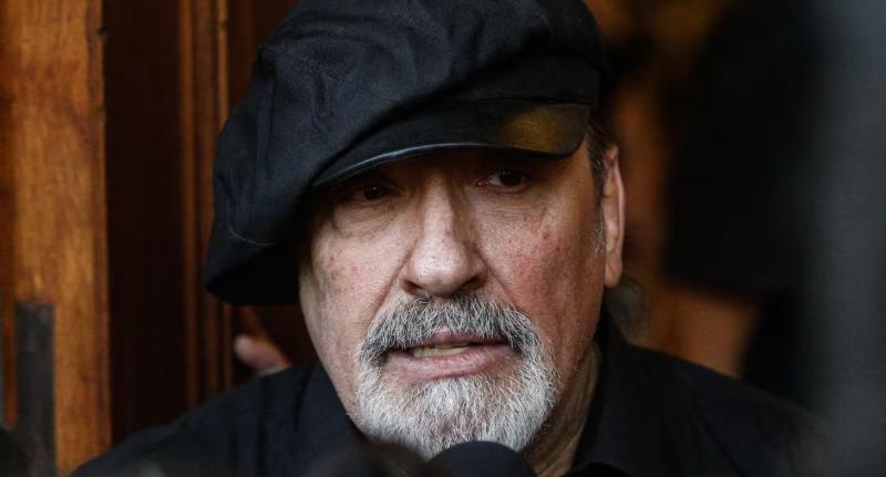 Negro Piñera es hospitalizado de urgencia.