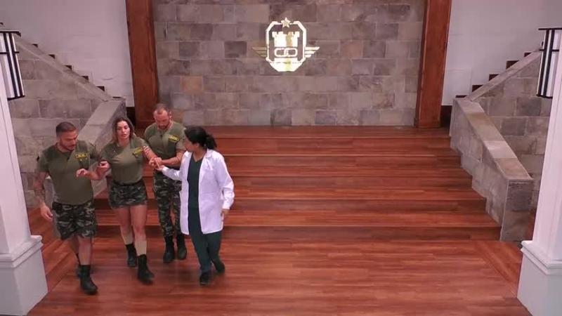 Yuli molesta porque Vico ayuda Faloon.