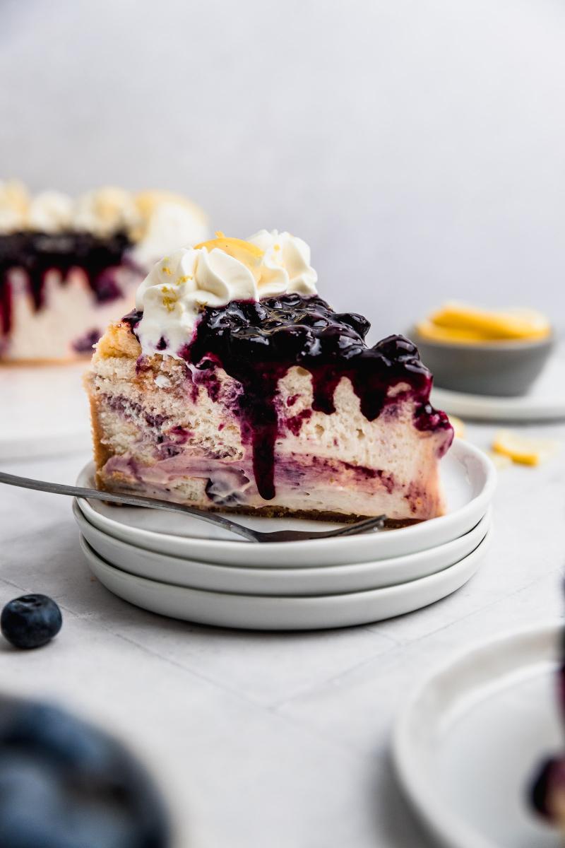 Cheesecake de limón y arándanos por Lorena Salinas.