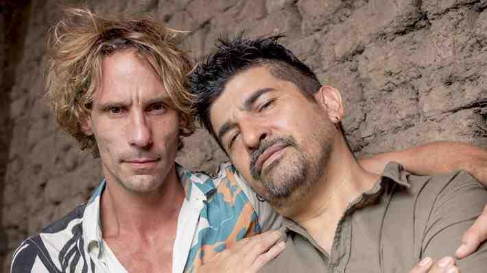 Gonzalo Valenzuela salió en defensa de Roberto Farías en los Premios Caleuche.