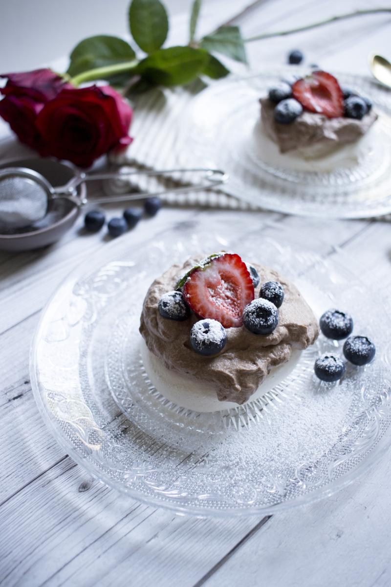 Pavlova con crema de chocolate por Lorena Salinas.