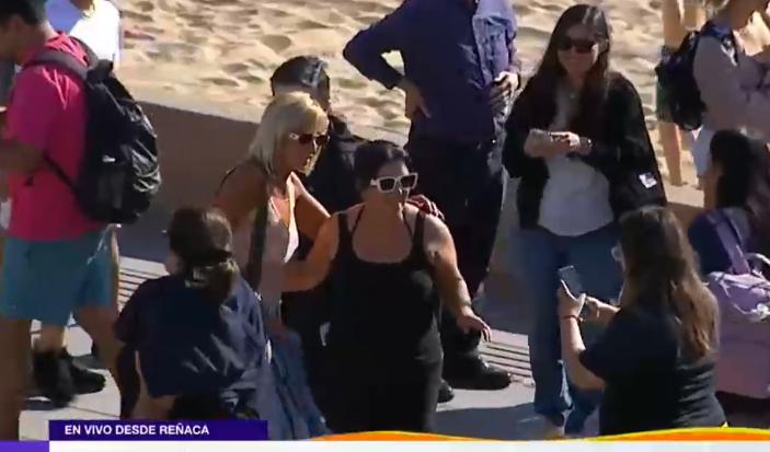 Raquel Argandoña en Reñaca con fans