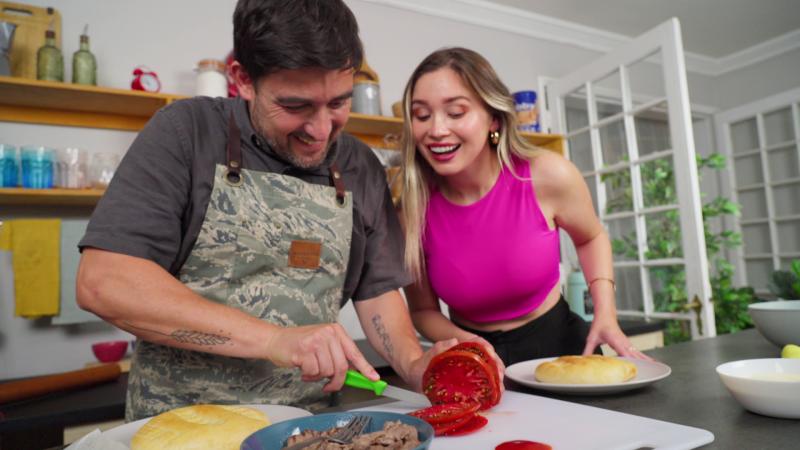 Aprende a preparar un clásico sándwich chacarero junto a Nicolás Guzmán y Pía Pérez