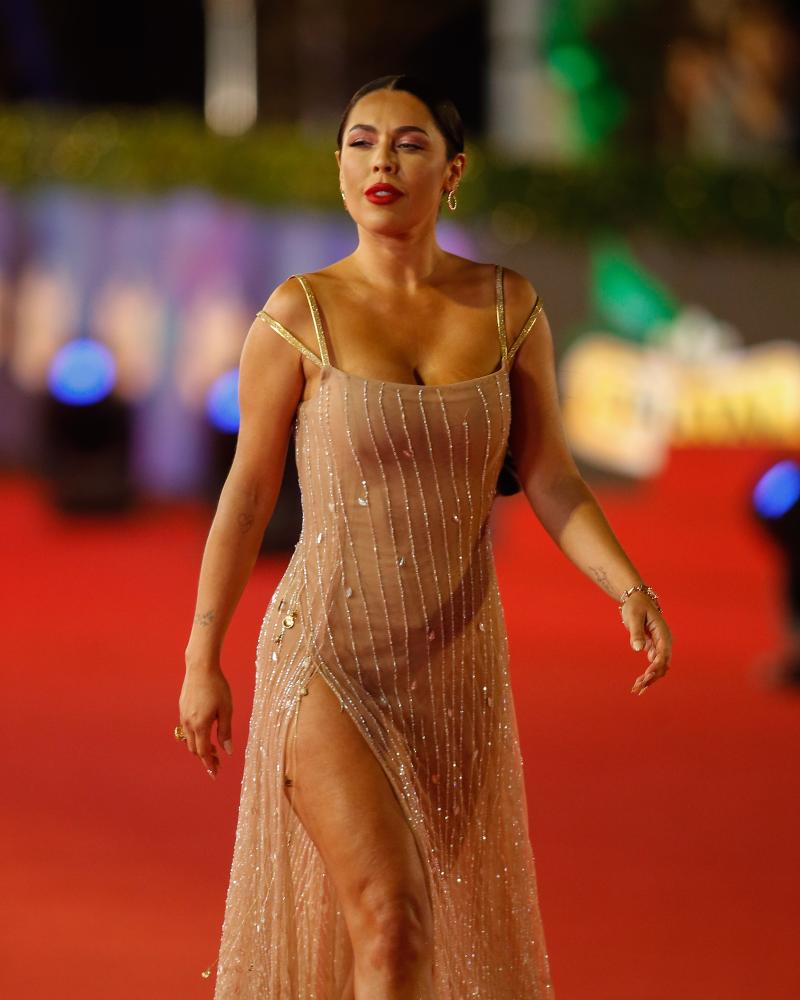 Daniela Aránguiz en gala - Aton-.