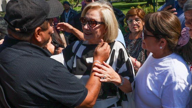 Cecilia Morel en el funeral de Negro Piñera - Créditos: ATON