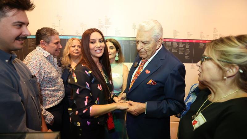 Don Francisco recibiendo a Myriam Hernández en "Estudio Gigante" - Créditos: Universidad Católica de Chile