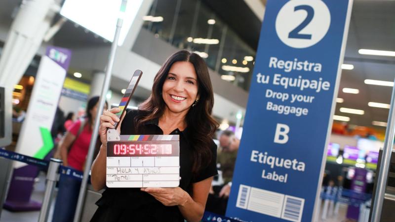 Karla Constant en "Hola y Adiós"