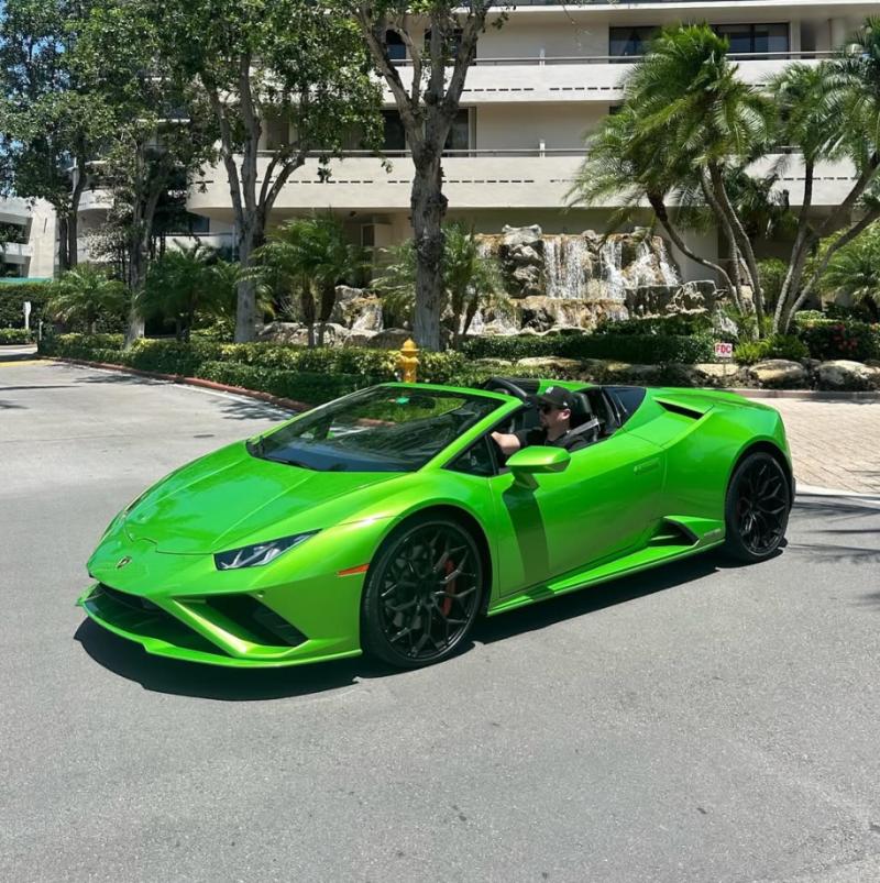 Nano Calderón exhibe su lujoso vehículo - Instagram