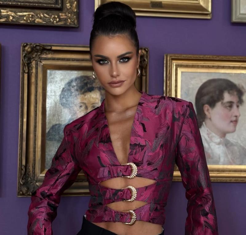 Emilia Dides - Instagram