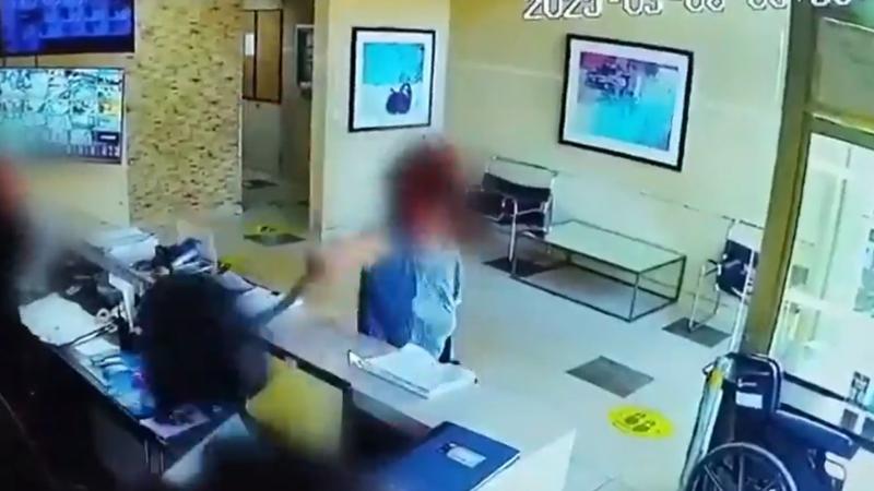 Mujer agrede a conserje en Independencia