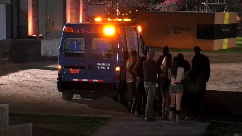 Natu Urtubias se va en ambulancia