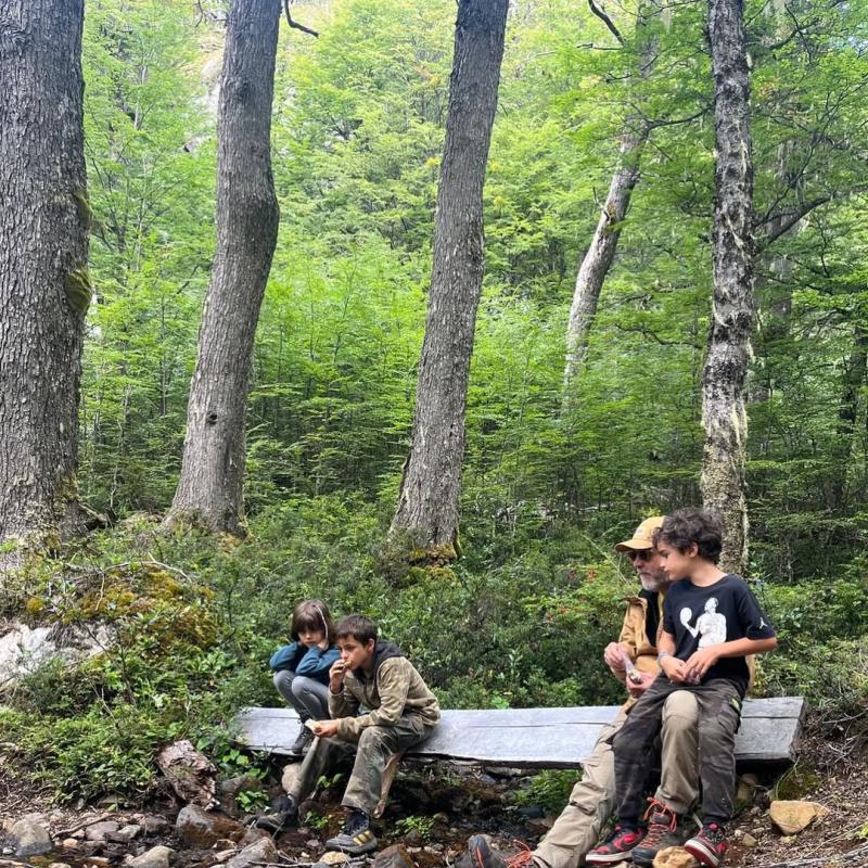 Felipe Braun y sus hijos en Parque Escuela Kaikén. Instagram.