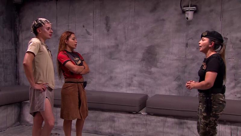 Comandante Arratia recibe a los nominados en el calabozo