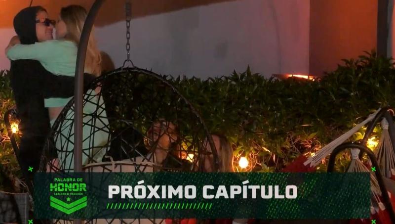 Faloon y Rai se dan un beso