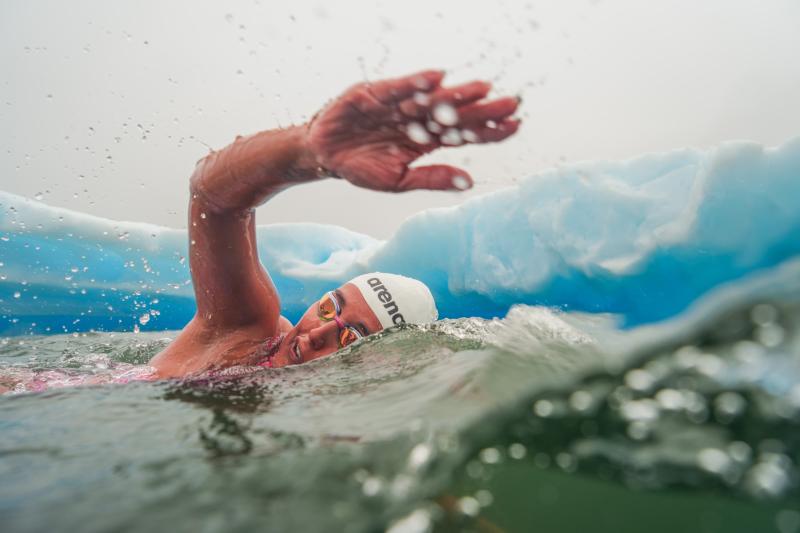 La nadadora Bárbara Hernández en la Patagonia chilena, febrero 2025.