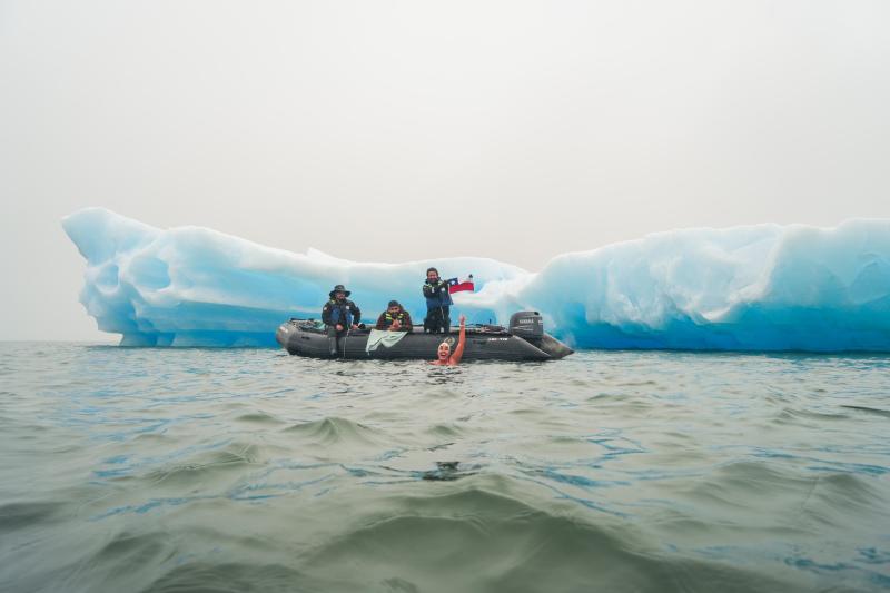 La nadadora Bárbara Hernández en la Patagonia chilena, febrero 2025.