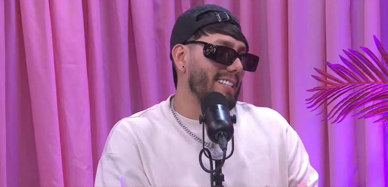 Dash en "No hables con las rubias"