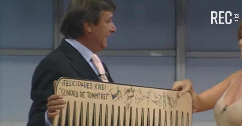 El regalo a Kike Morandé en Viva el Lunes / Canal 13