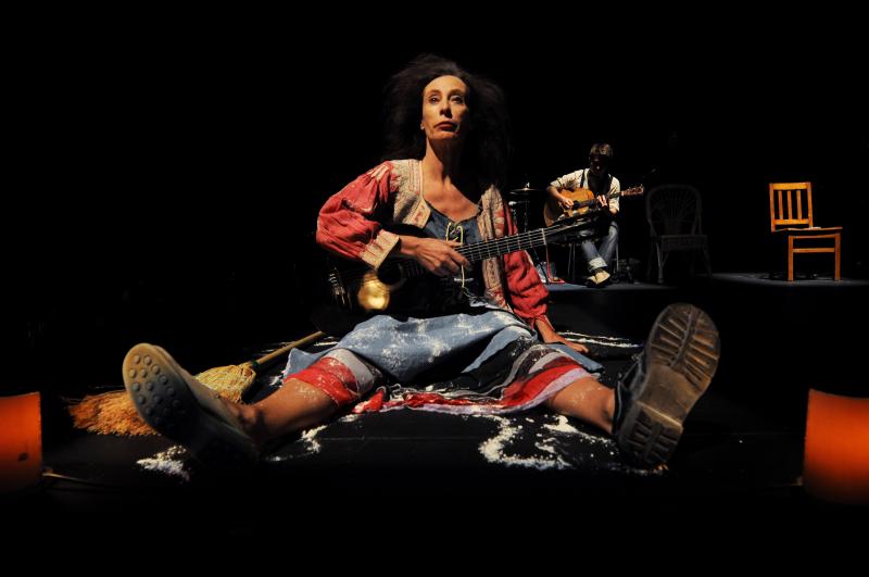 Amores de Cantina fue el primer estreno teatral en GAM el 2011.