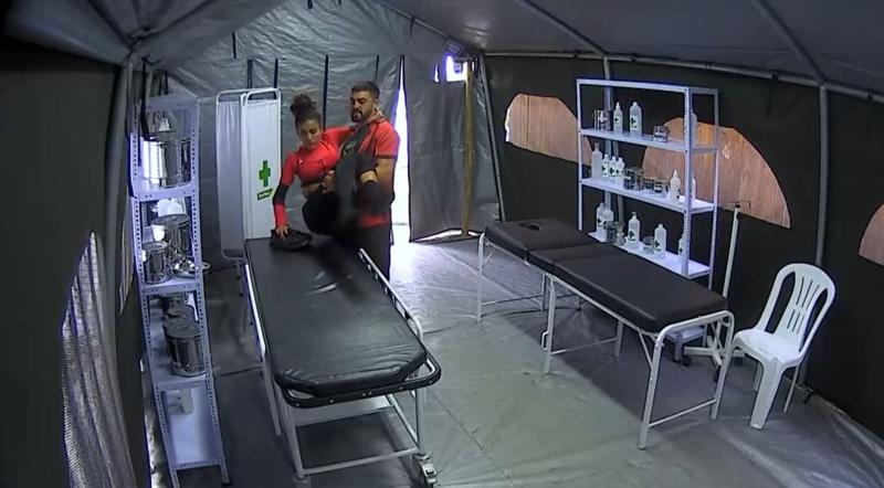 Josué lleva a Zoe a la tienda médica