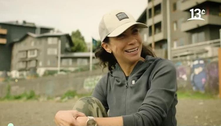 Alejandra Mustakis en Sobre la Tierra.