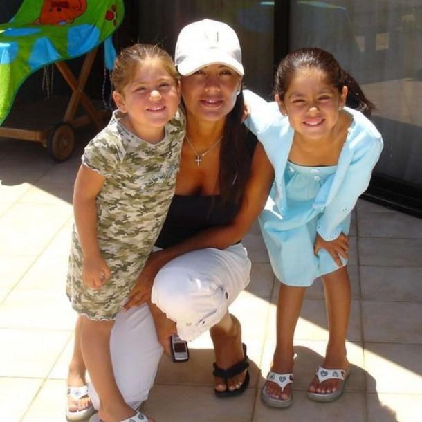 Carolina Messen junto a sus hijas