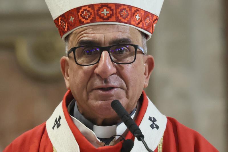 Arzobispo Chomalí visitó la tumba del Papa Francisco - Aton.