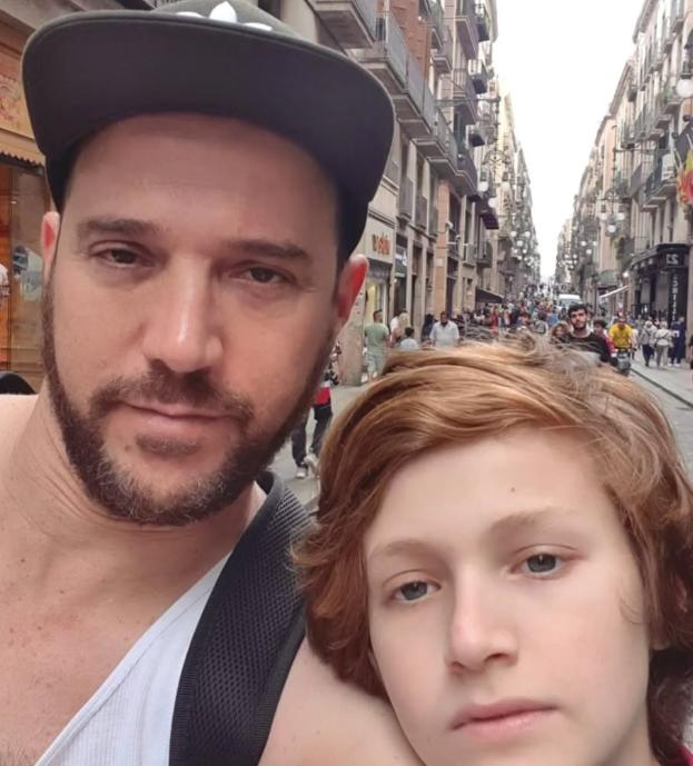 Julián Elfenbein y su hijo | Instagram