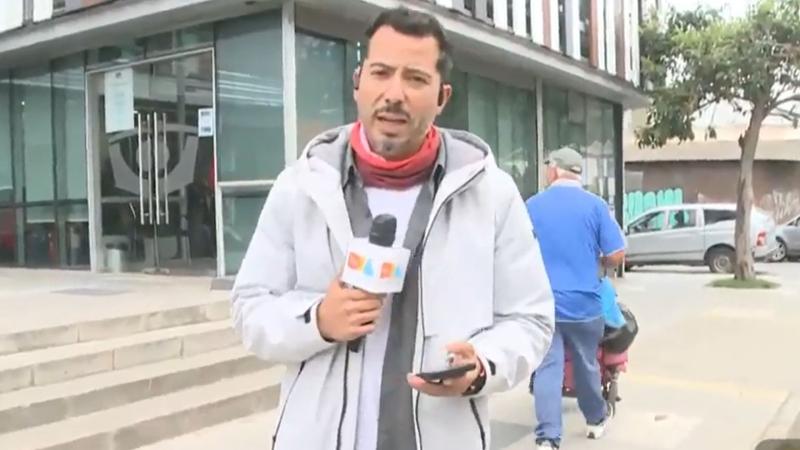 Rodrigo Pérez informando los últimos antecedentes del tripulante del barco "Cobra"