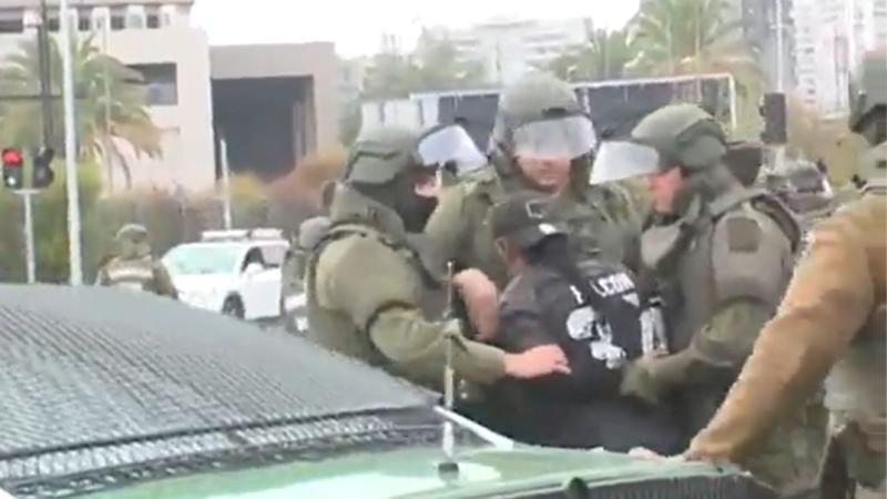 Supuesto hincha de Colo Colo detenido por Carabineros