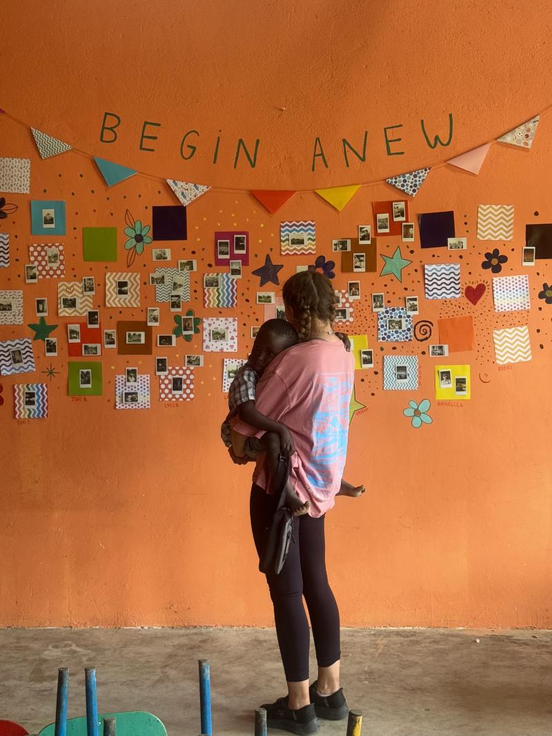 Begin Anew es una fundación que se encarga de entregar apoyo a familias vulnerables en Uganda.