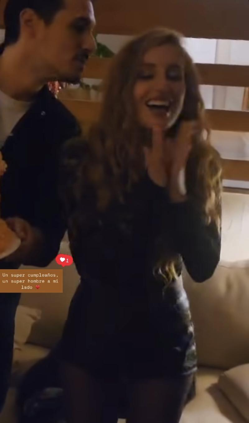 Daniela Castro y su pareja - Instagram