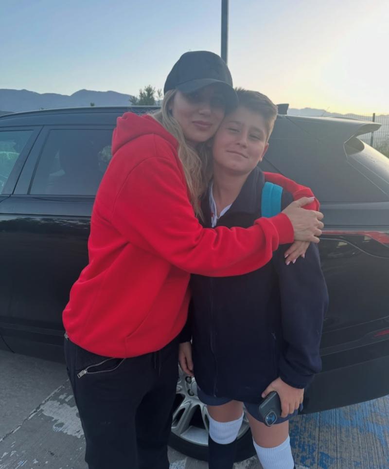 Gissella Gallardo y su hijo menor con Mauricio Pinilla - Instagram