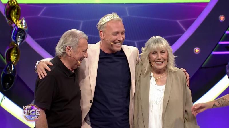 Martín Cárcamo junto a sus queridos padres