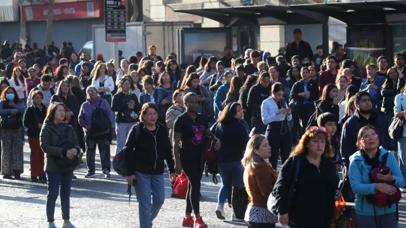 Caos total en el Metro de Santiago - Créditos: ATON