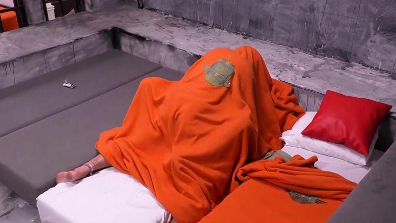 Gala Caldirola y Josué bajo las sábanas