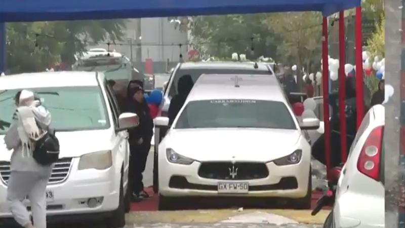 La carroza fúnebre Maserati en que será trasladado el cuerpo del narco asesinado en Quilicura