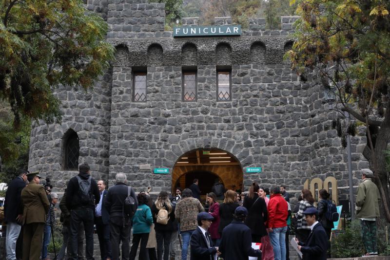 Funicular del Cerro San Cristóbal cumple 100 años: Un viaje centenario entre paisaje y patrimonio.