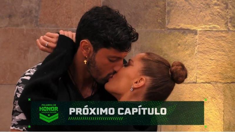 Beso de Gala y Jhonatan