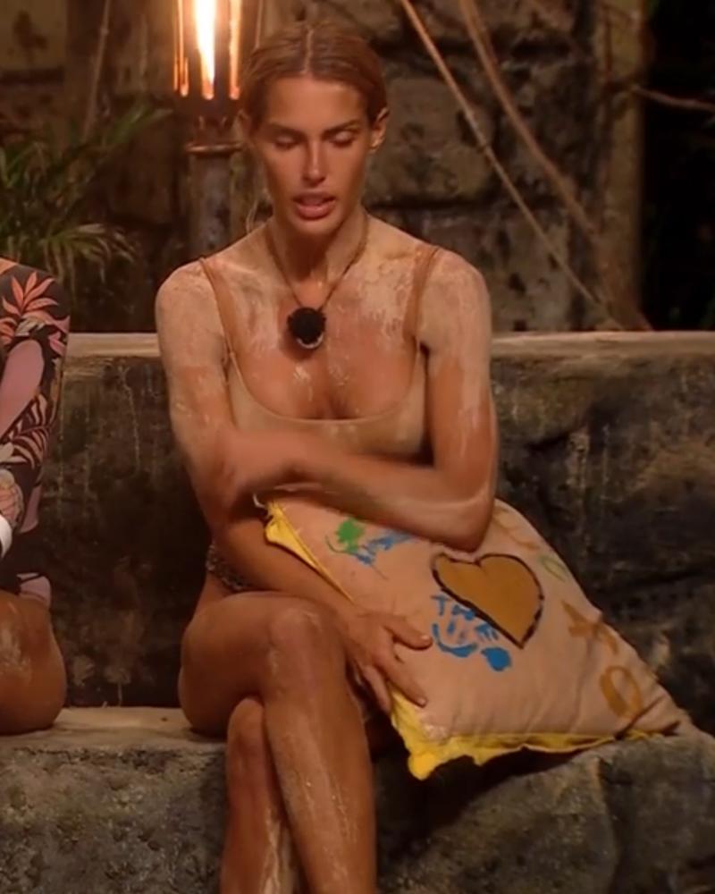 Gala y el cojín que le regaló su hija - Instagram