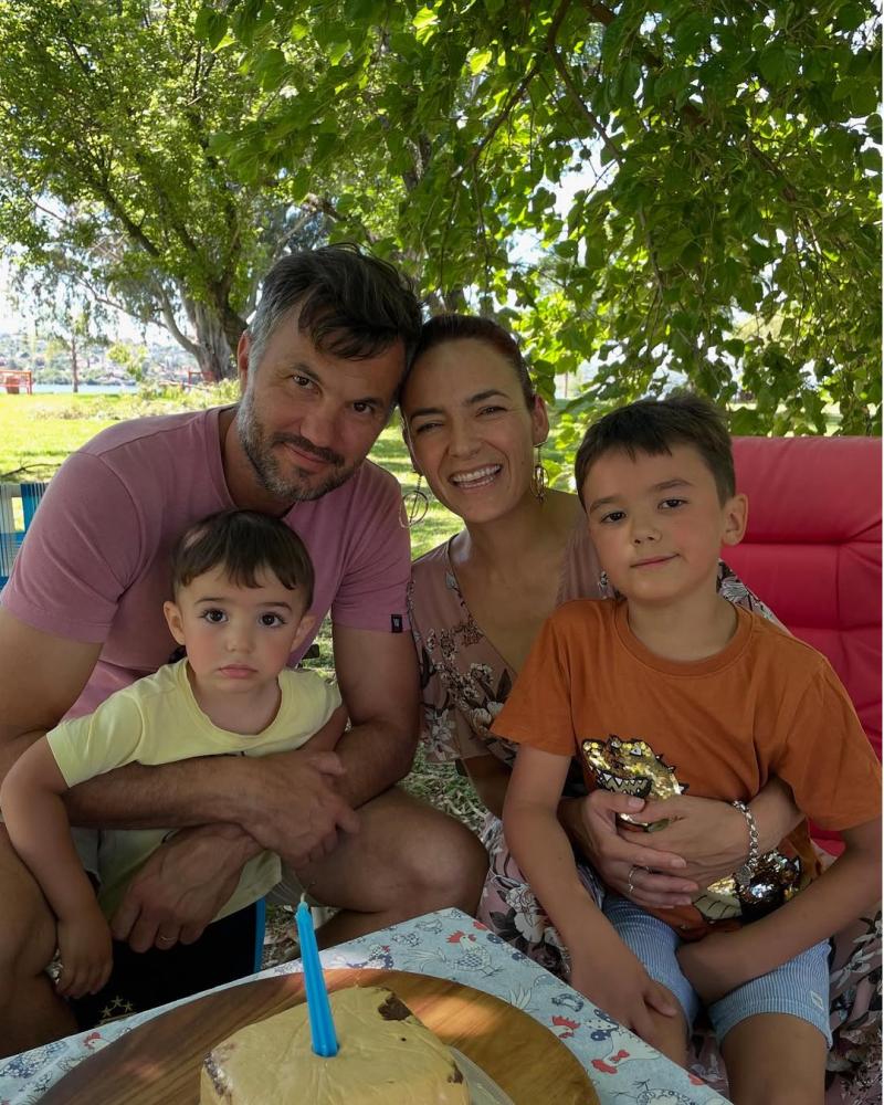 Janis Pope y sus hijos / Créditos: IG @janispope