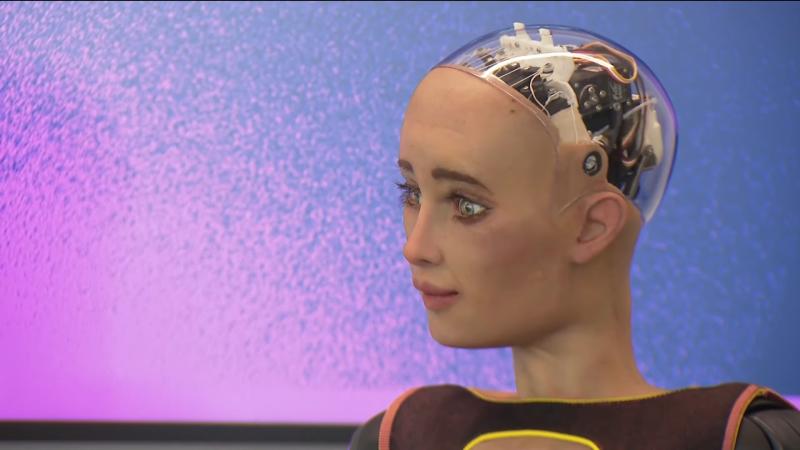 La robot RIA llegará a Chile: así es la humanoide creada para acompañar a humanos. Créditos: YouTube.