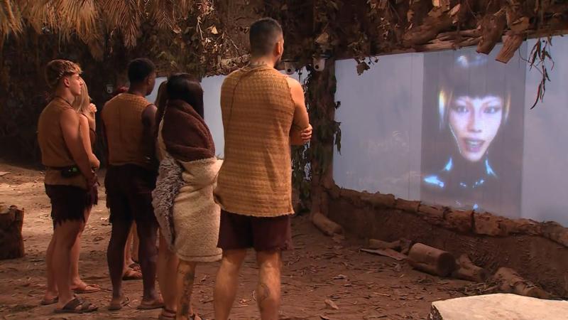 "Atenea" habla con las participantes de el "Pasado"