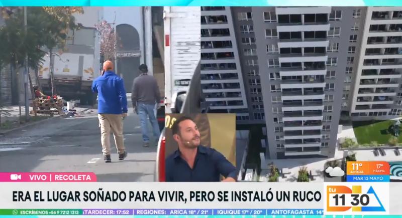 Rucos se han instalado afuera de un edificio en Recoleta.