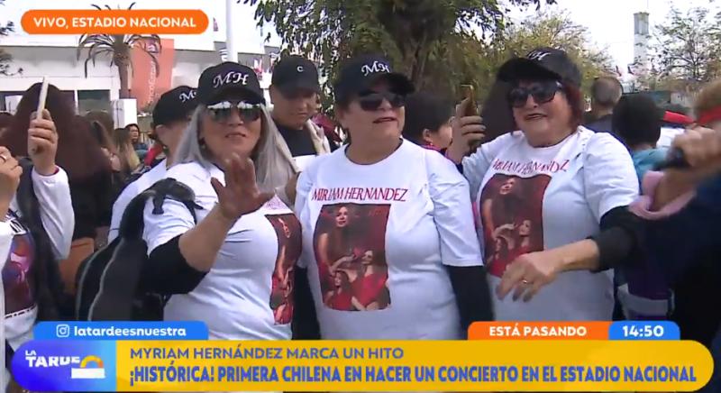 Fanáticas de Myriam Hernández llegan al Estadio Nacional.