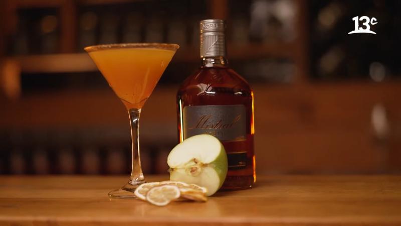 Celebra el Día del Pisco con un cóctel que homenajea a Gabriela Mistral. Créditos: Alambique de 13C