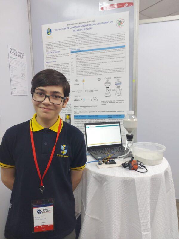 Esteban Castro, estudiante de primero medio del Colegio Mayor Peñalolén, está representando a Chile en la ExpoCiencias Nacional Milset Brasil 2025.
