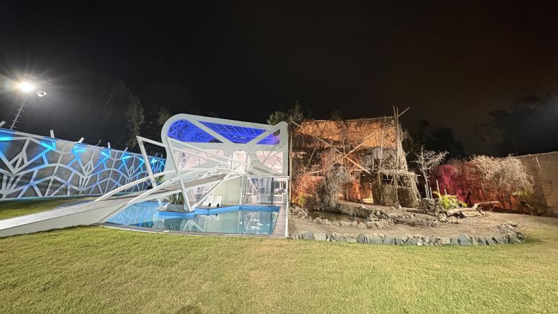 Casa de Mundos Opuestos - Canal 13